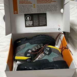 Timberland Vibram Mid Hiker waterproof boots 9.5